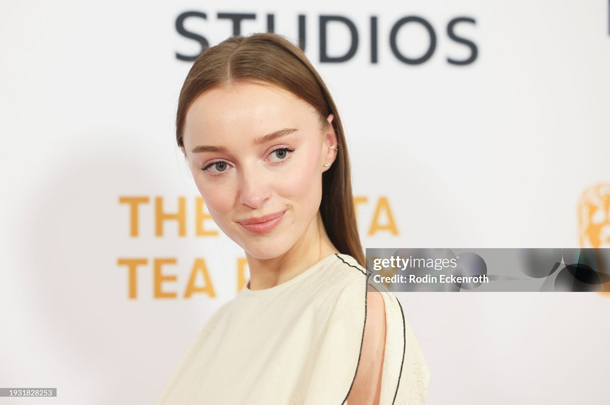 Biography of Bridgerton actress Phoebe Dynevor2