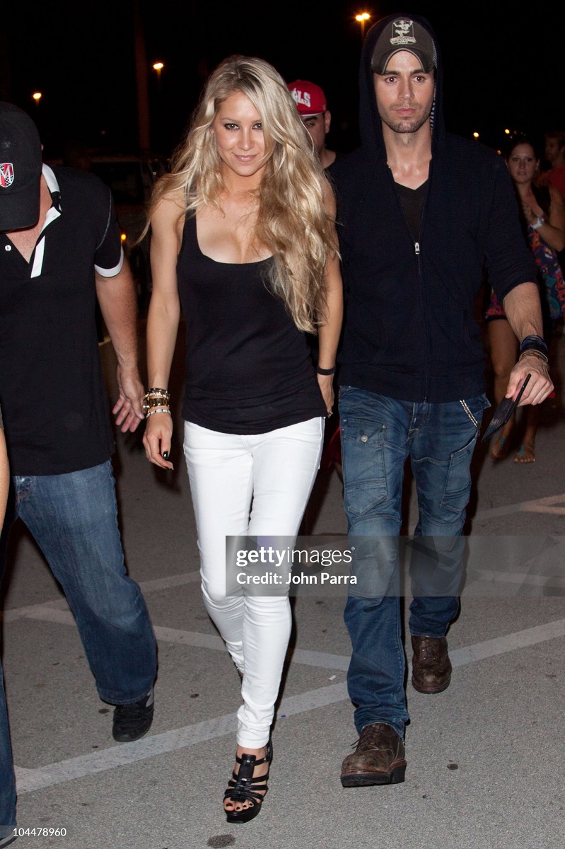 Biography of Enrique Iglesias and Anna Kournikova