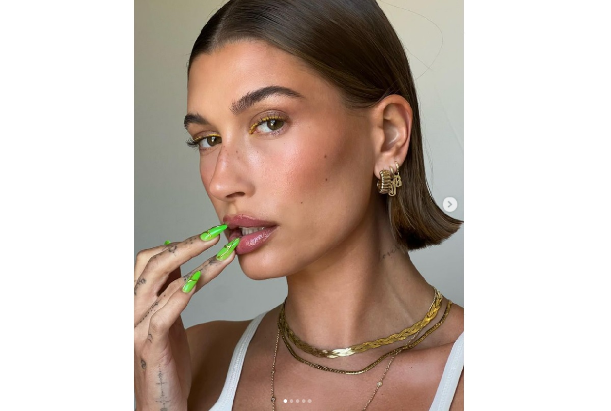 Hailey Bieber's makeup4