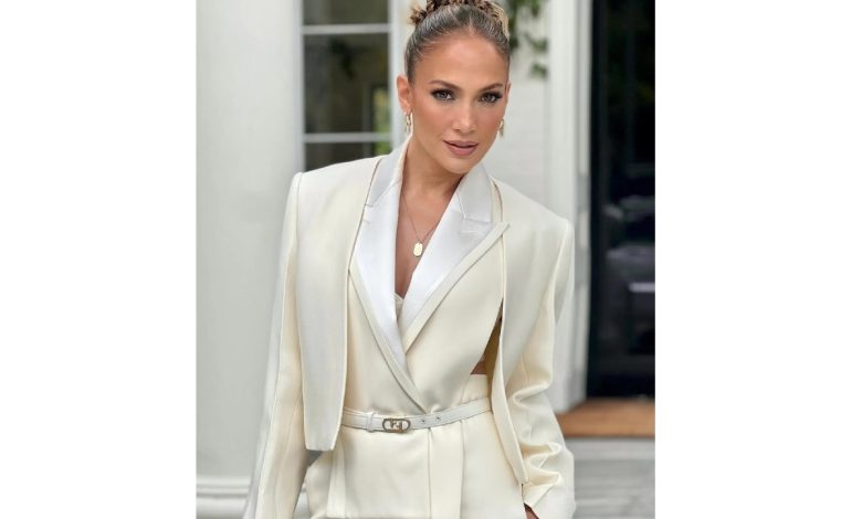 Jennifer Lopez blazer models