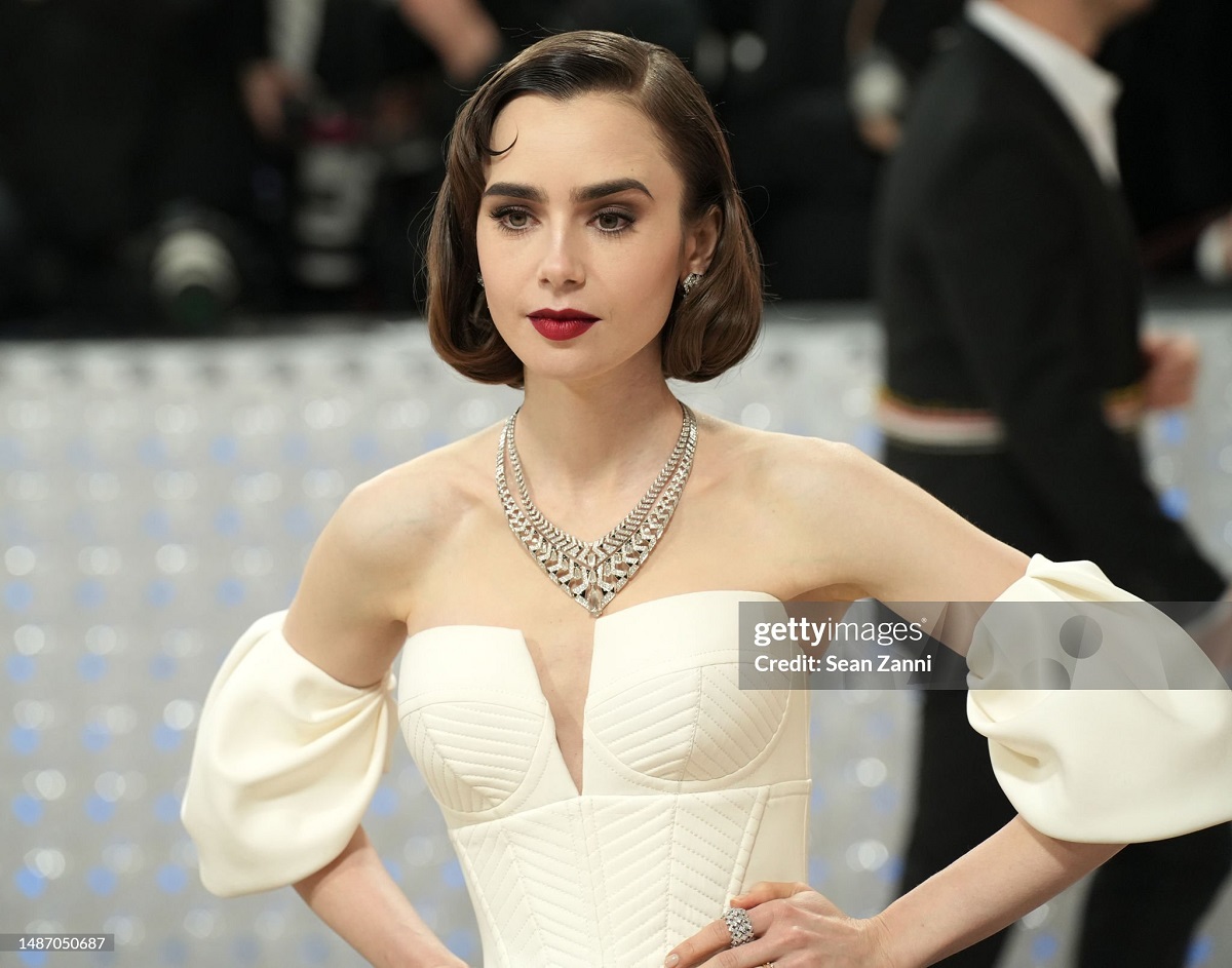 Lily Collins Biography1