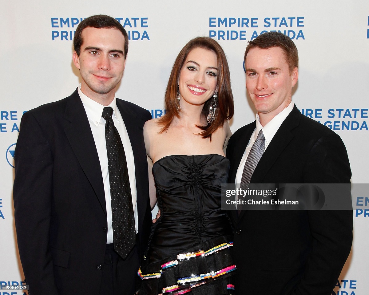 Anne Hathaway's brothers photo1