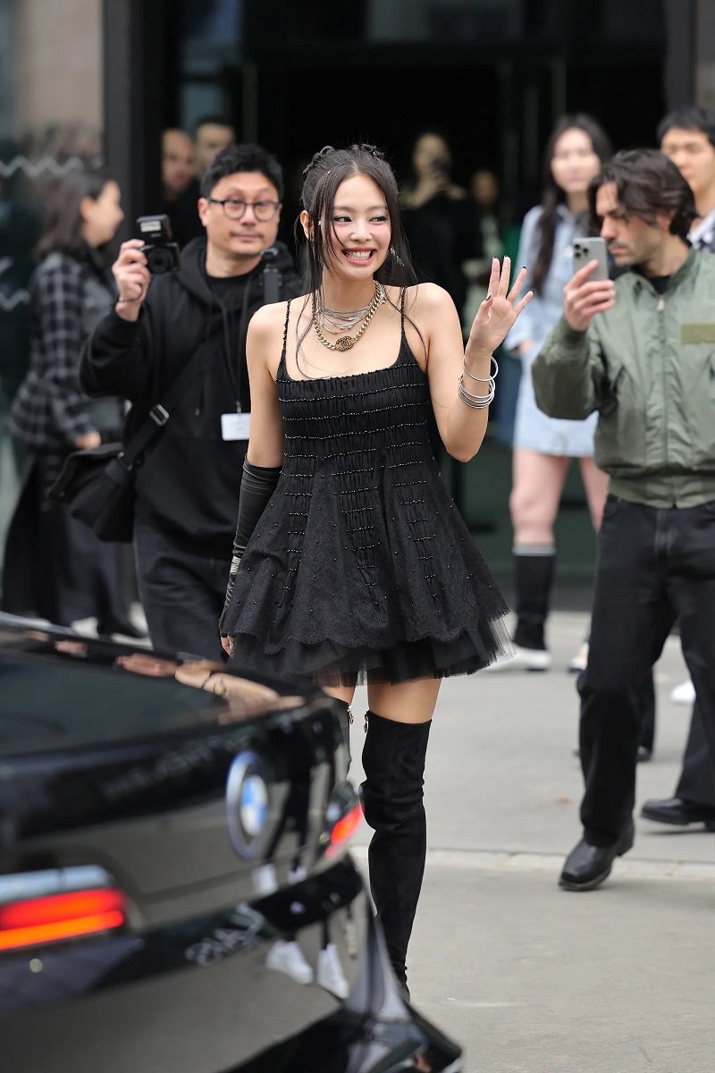 BLACKPINK's Jennie Kim in a black dress1