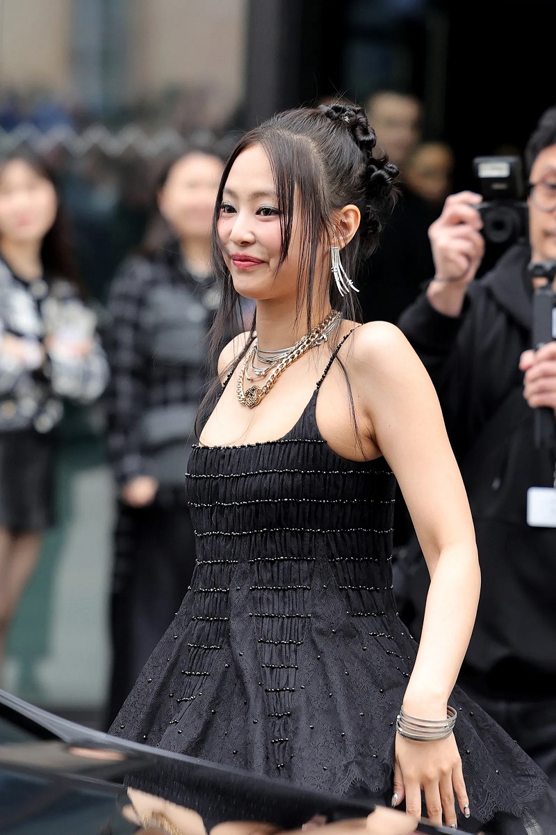 BLACKPINK's Jennie Kim in a black dress2