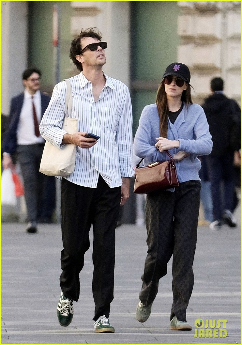 Dakota Johnson and Blake Lee2