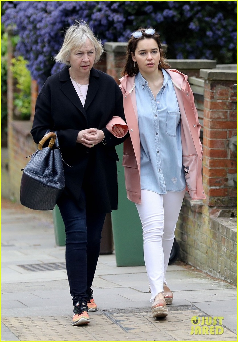 Emilia Clarke's mother1