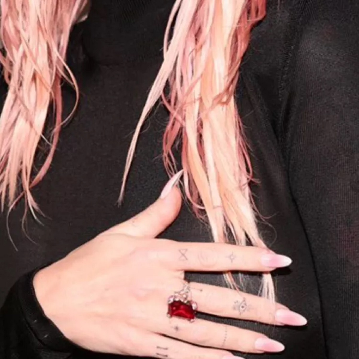 Megan Fox pink nail manicure1