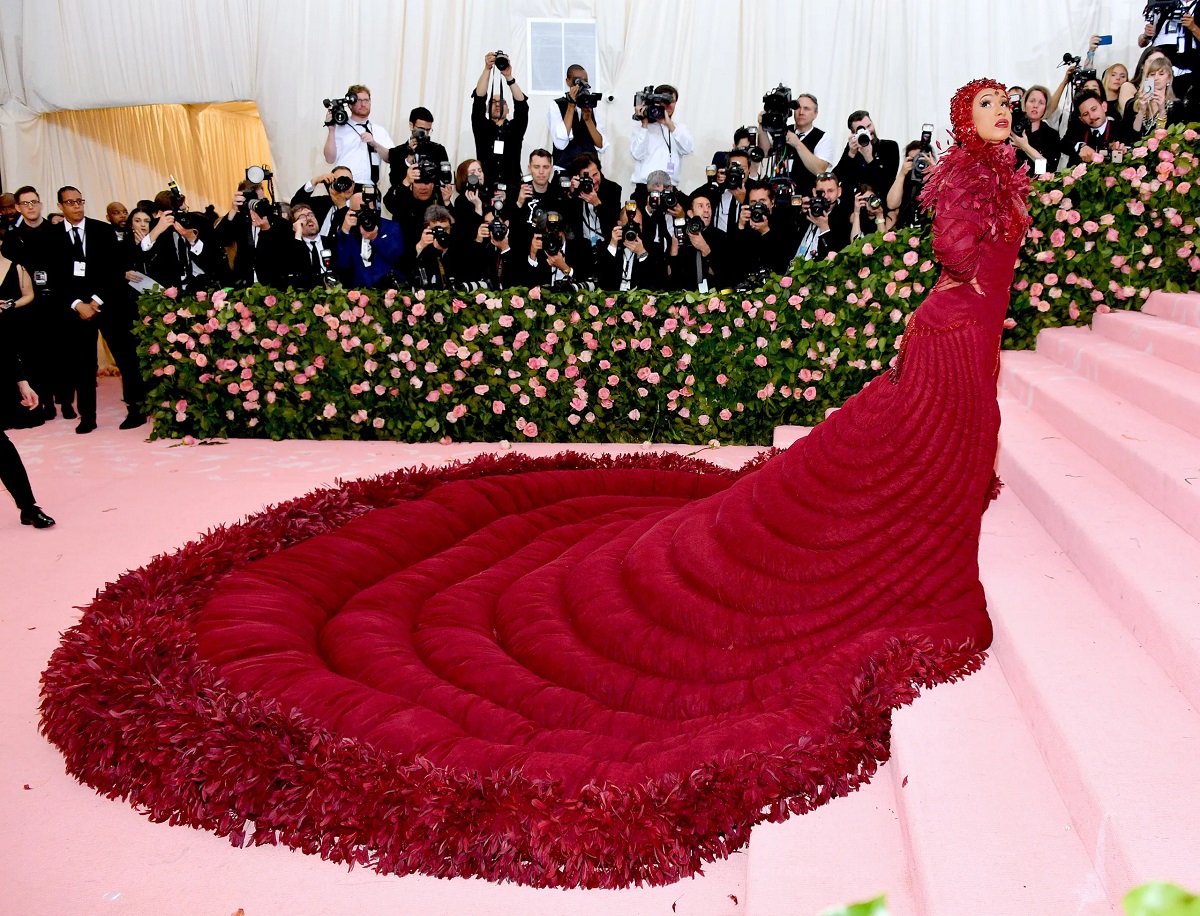 The best red dresses of celebrities- Cardi B