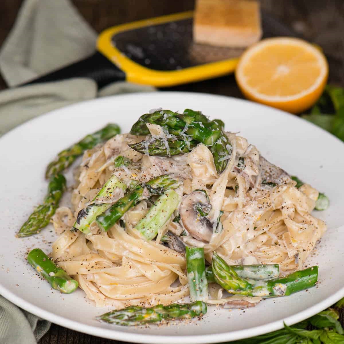 Fettuccine Alfredo with Asparagus1