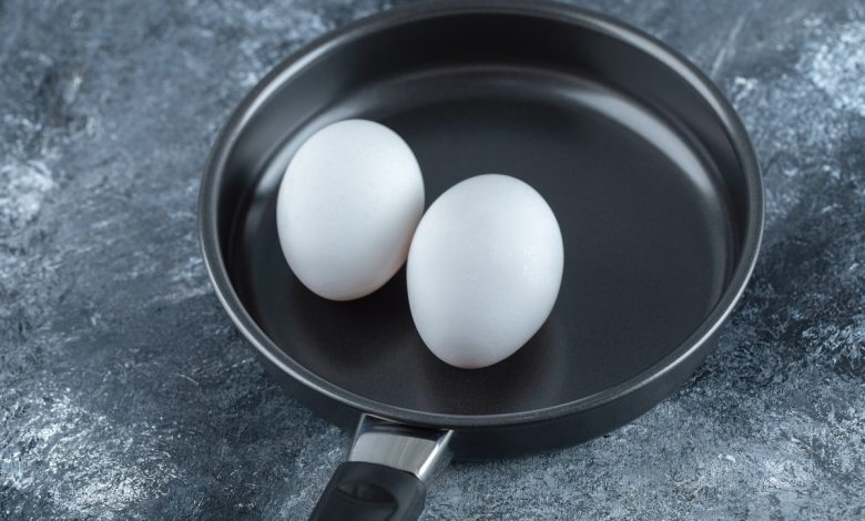 Hard-boiled egg peeling trick