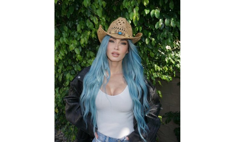 Megan Fox blue hair