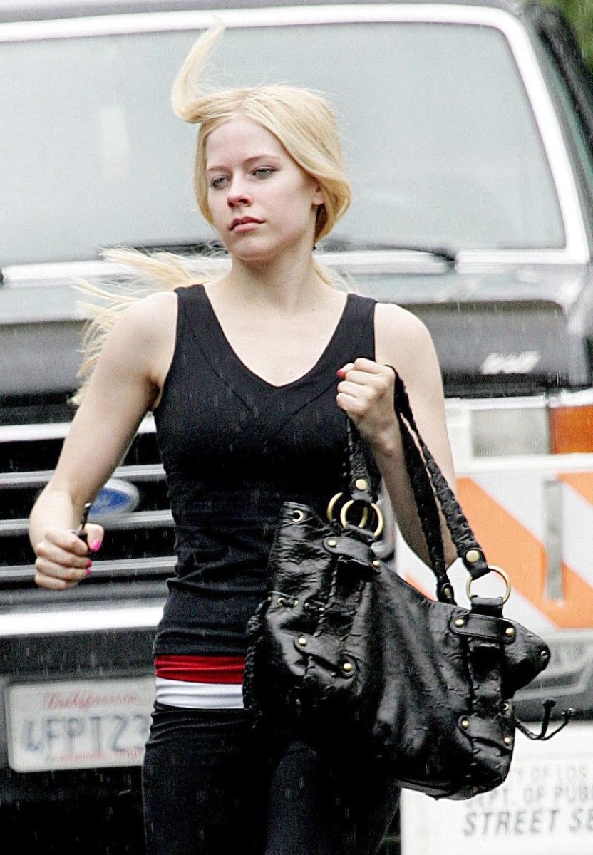 Avril Lavigne no makeup2