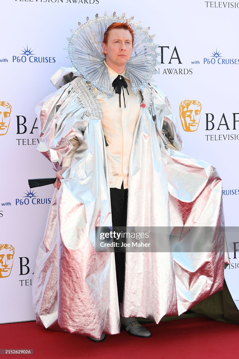 Joe Lycett in Queen Elizabeth's dress1