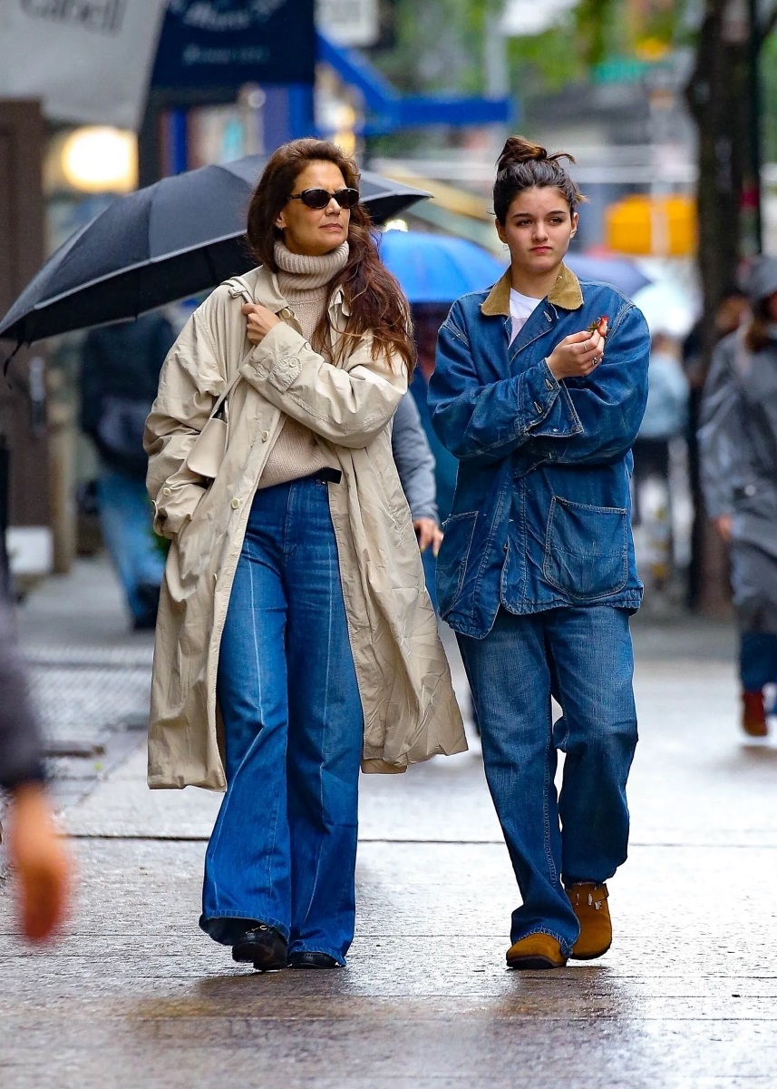 Katie Holmes and her daughter1