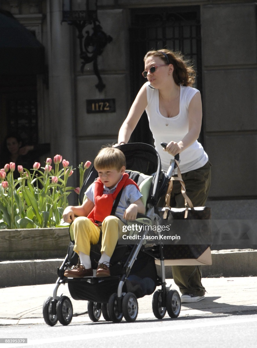 Scarlett Johansson and her children4