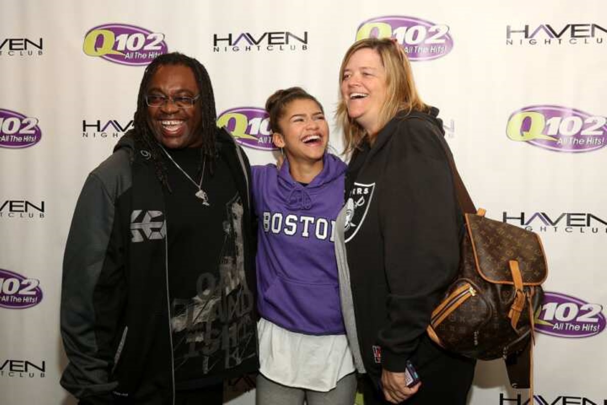 Zendaya and her parents4