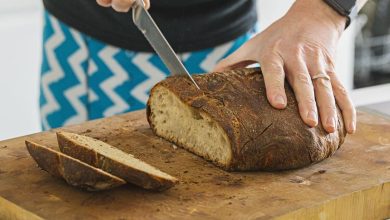 Keeping bread fresh with two methods