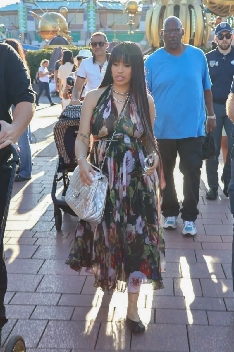 Cardi B's cute bag at Disneyland3