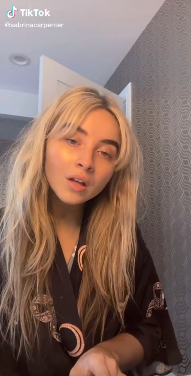 Sabrina Carpenter no makeup1