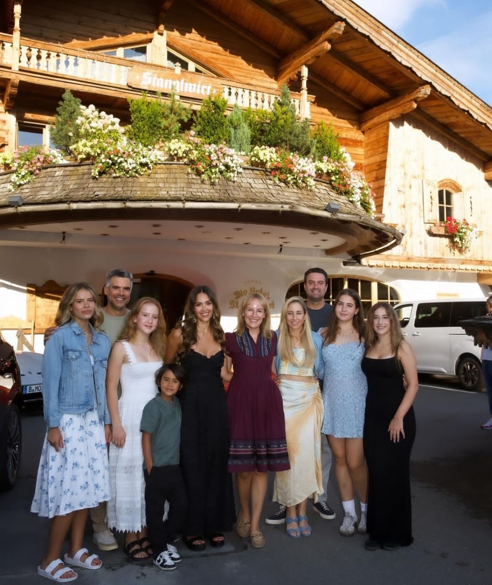 Jessica Alba and her family1