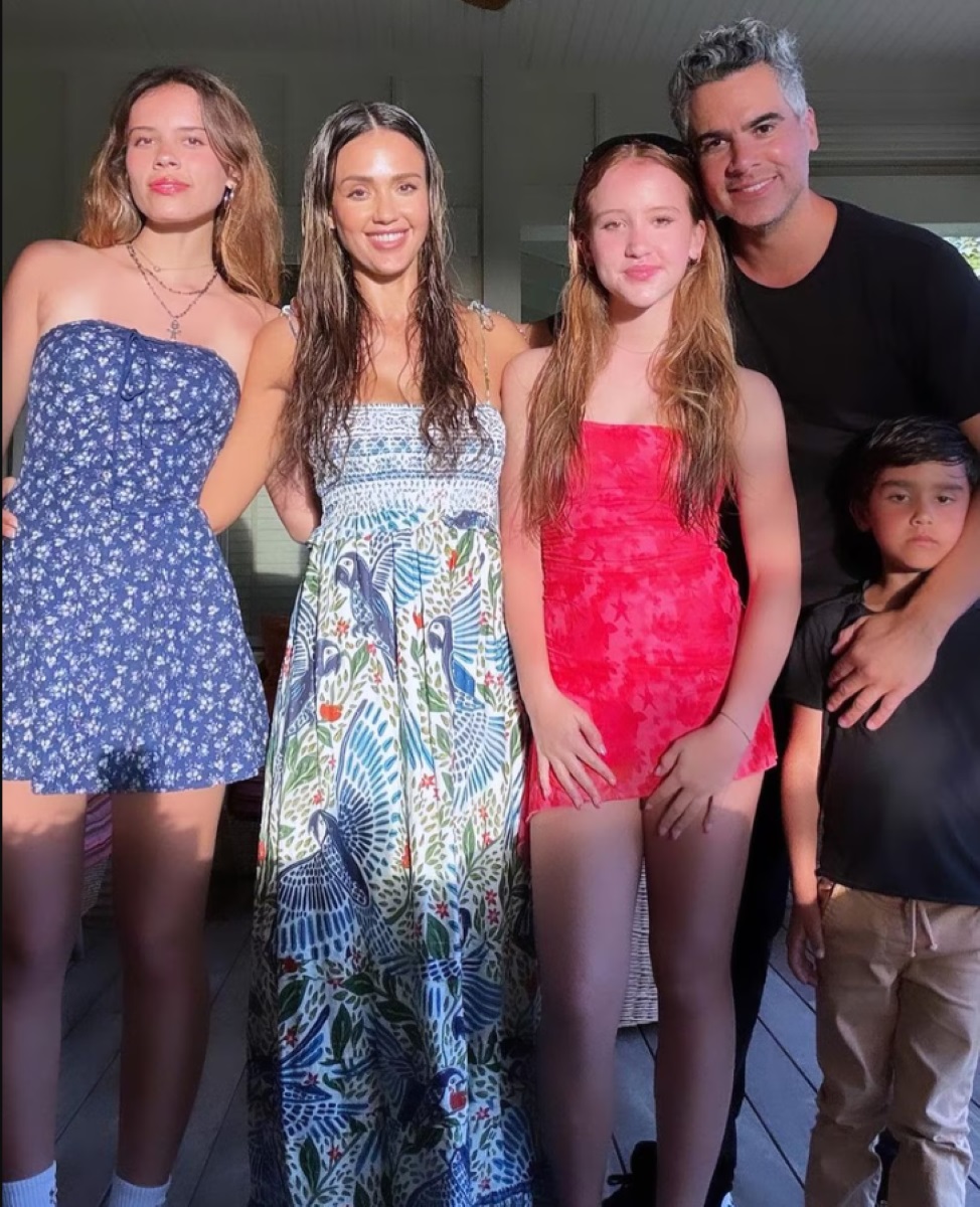 Jessica Alba's husband and children2