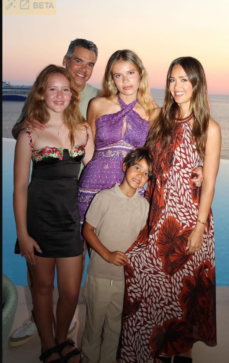 Jessica Alba's husband and children3