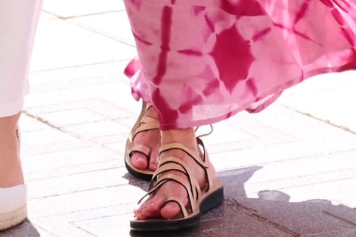 Queen Letizia's summer sandals1