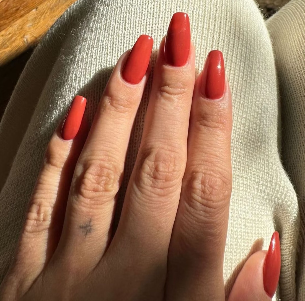 Selena Gomez's red apple nails1