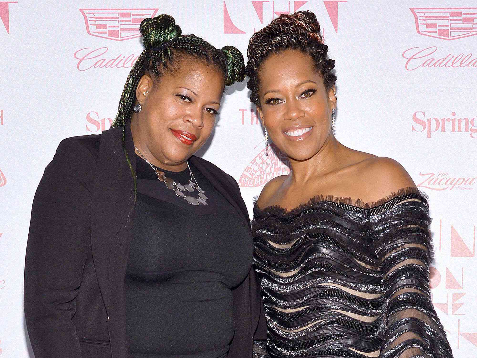 2G4PNW7 New York, USA. 22nd June, 2021. Reina King poses with her sister Regina King as they attend the ÂBring On The Light: The 2021 Moth BallÂ at Spring Studios in New York, NY, June 22, 2021. Â(Photo by Anthony Behar/Sipa USA) Credit: Sipa USA/Alamy Live News