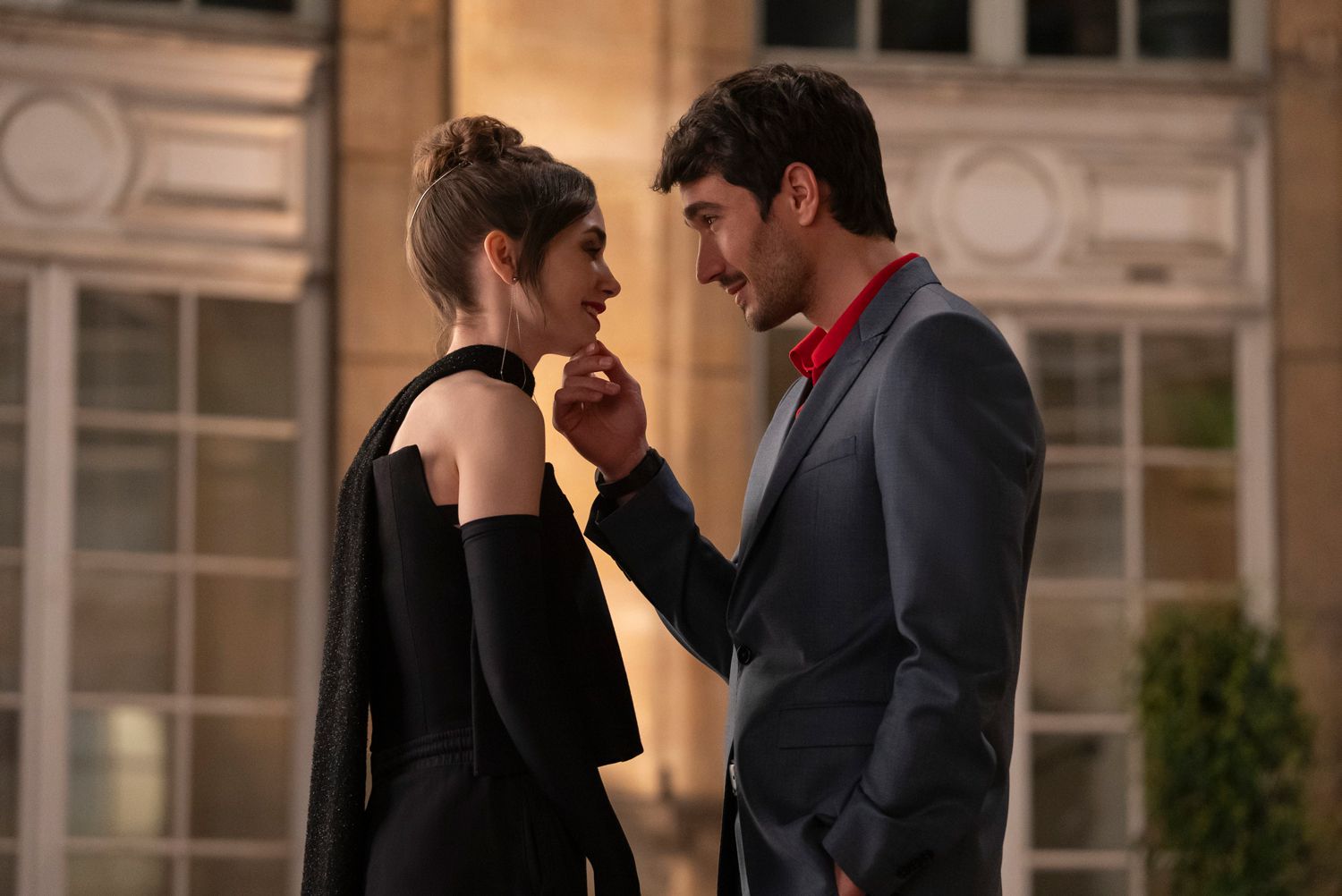 Emily in Paris. (L to R) Lily Collins as Emily, Eugenio Franceschini as Marcello in episode 408 of Emily in Paris