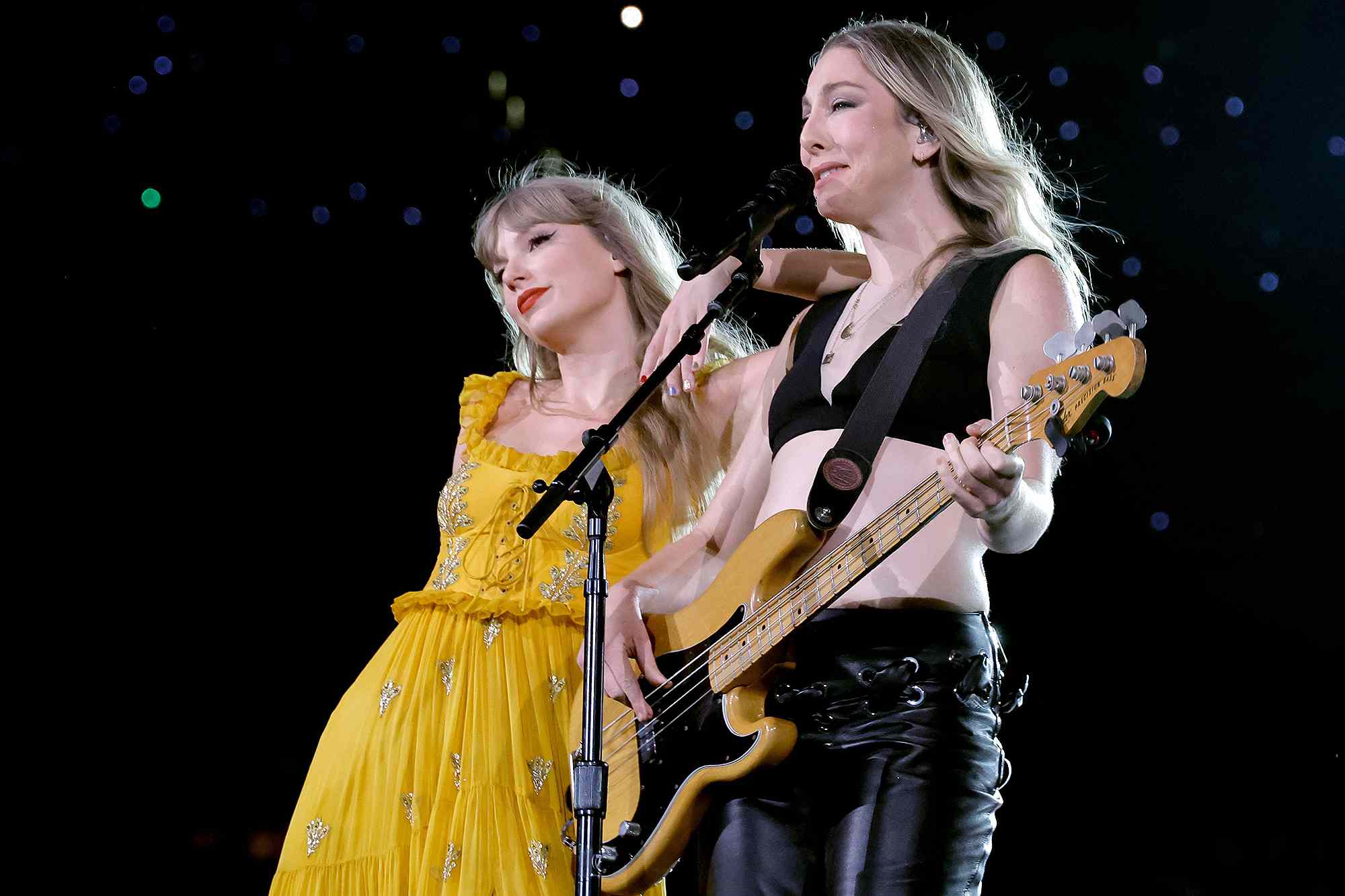 INGLEWOOD, CALIFORNIA - AUGUST 09: EDITORIAL USE ONLY. NO BOOK COVERS. (L-R) Taylor Swift and Este Haim of HAIM perform onstage during "Taylor Swift | The Eras Tour" at SoFi Stadium on August 09, 2023 in Inglewood, California.