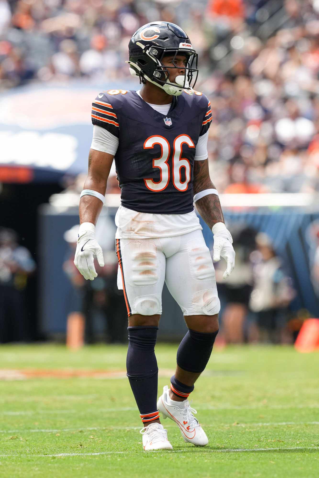  Jonathan Owens #36 of the Chicago Bears stands on the field during the first quarter of an NFL preseason football game against the Cincinnati Bengals, at Soldier Field on August 17, 2024 in Chicago, Illinois.