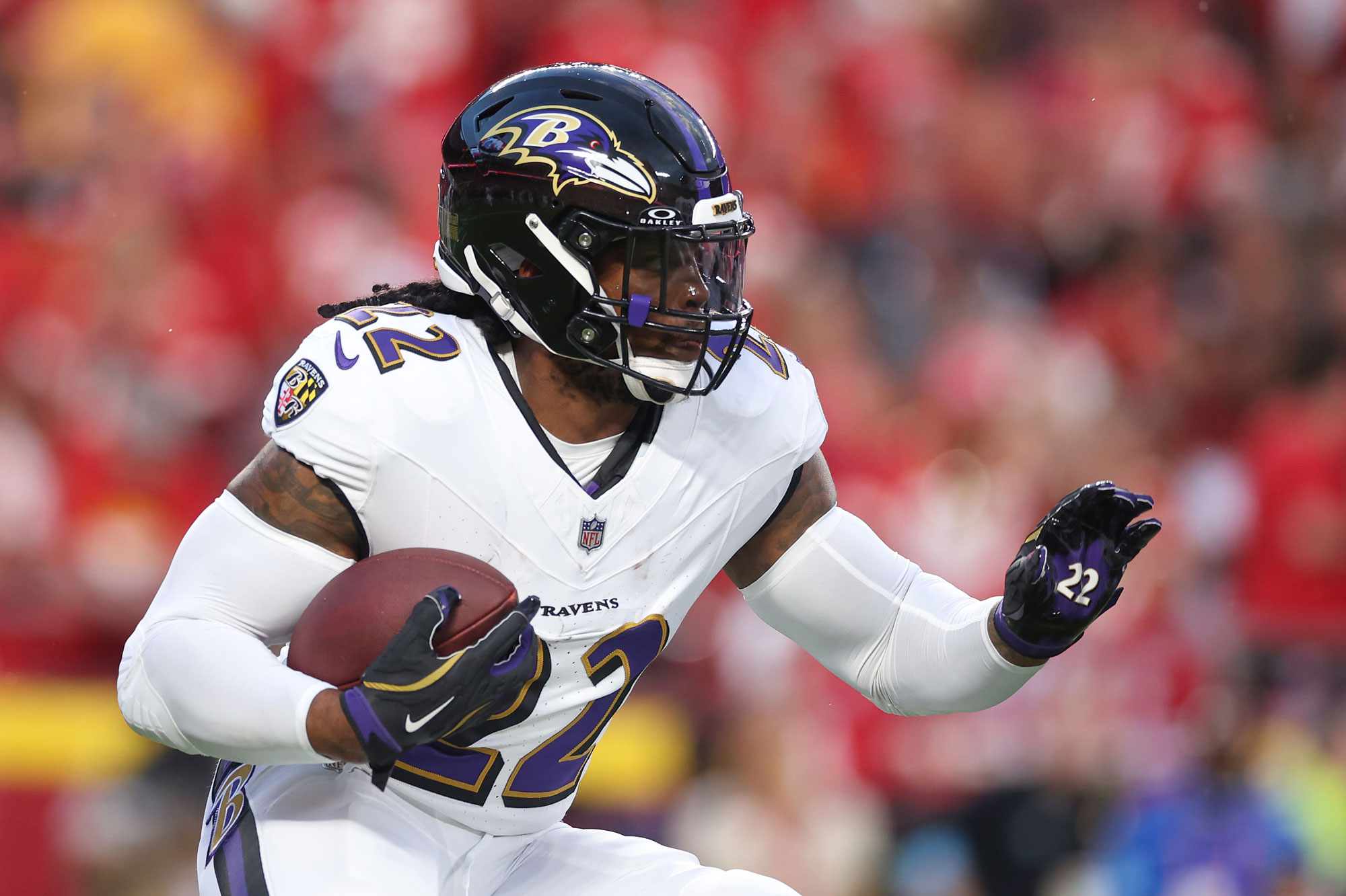 KANSAS CITY, MISSOURI - SEPTEMBER 05: Derrick Henry #22 of the Baltimore Ravens warms up before taking on the Kansas City Chiefs at GEHA Field at Arrowhead Stadium on September 05, 2024 in Kansas City, Missouri. (Photo by Christian Petersen/Getty Images)