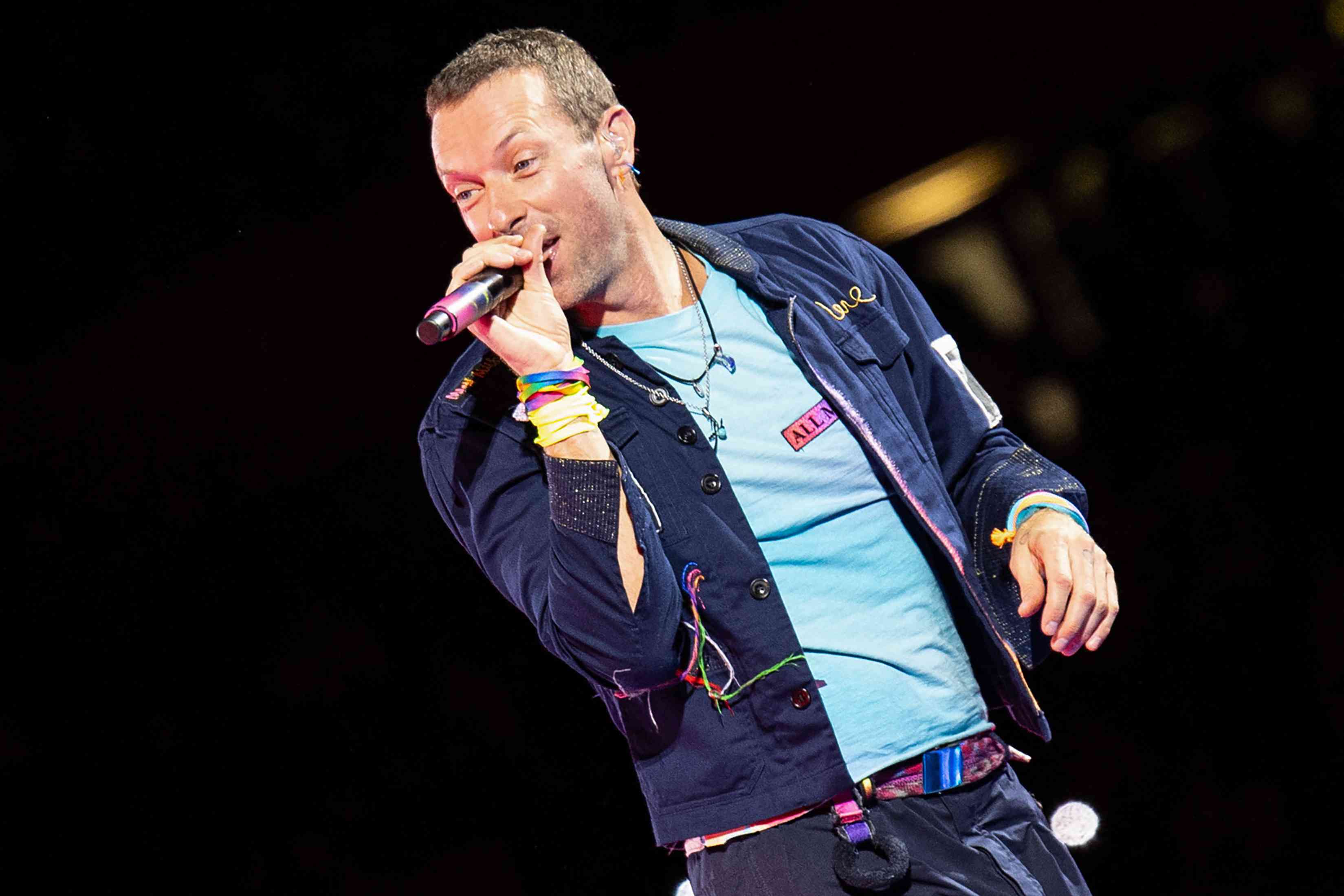 Chris martin coldplay vienna 08 21 24