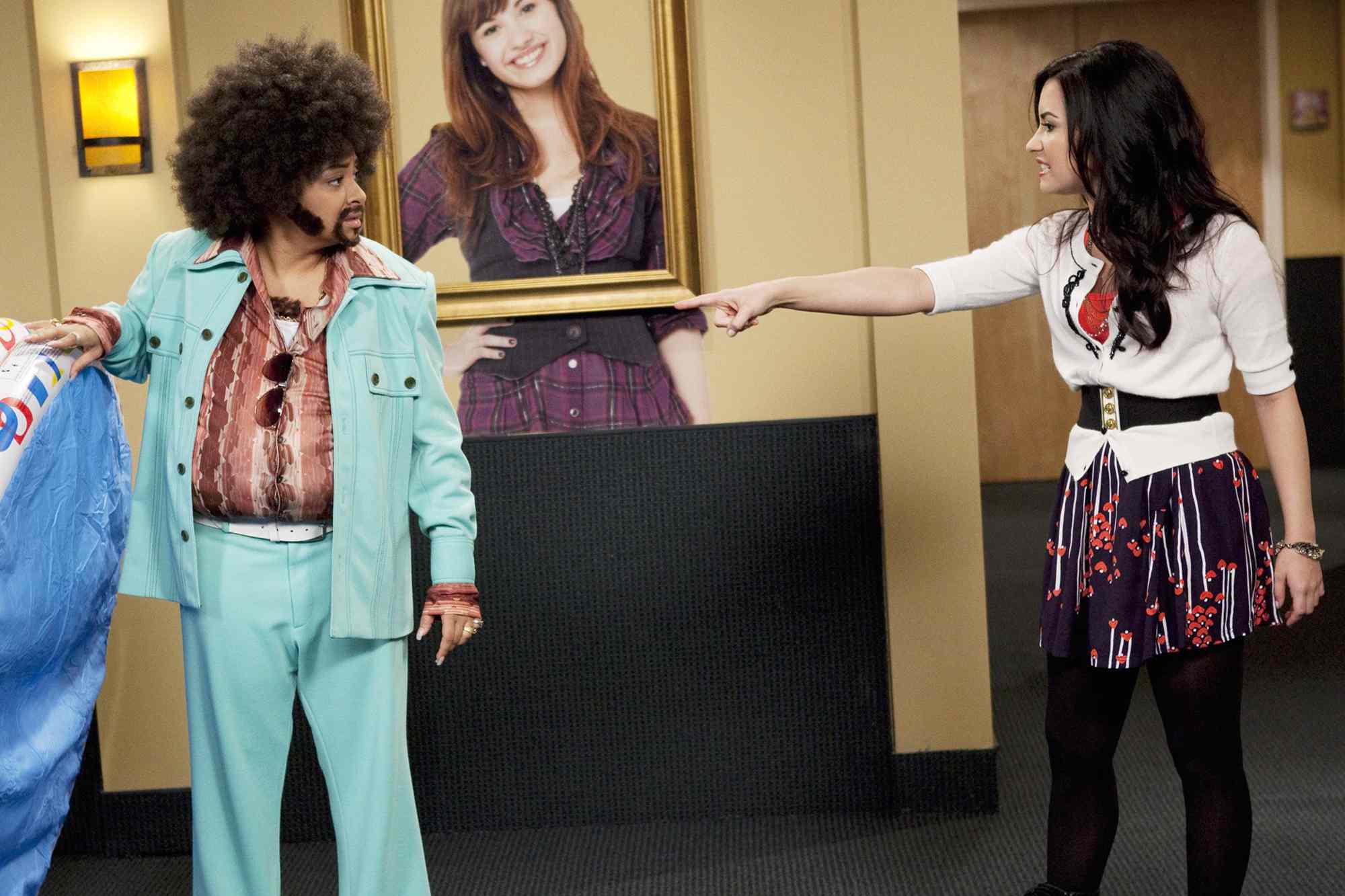 SONNY WITH A CHANCE - RAVEN-SYMONE, DEMI LOVATO