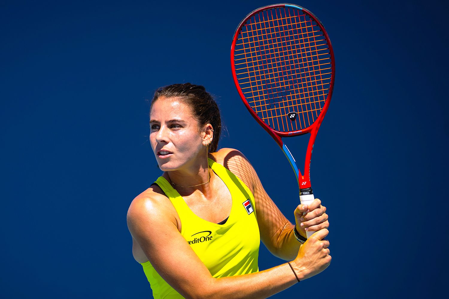 Emma Navarro of the United States in action against Jasmine Paolini of Italy in the third round on Day 9 of the Miami Open Presented by Itau at Hard Rock Stadium on March 24, 2024 in Miami Gardens, Florida