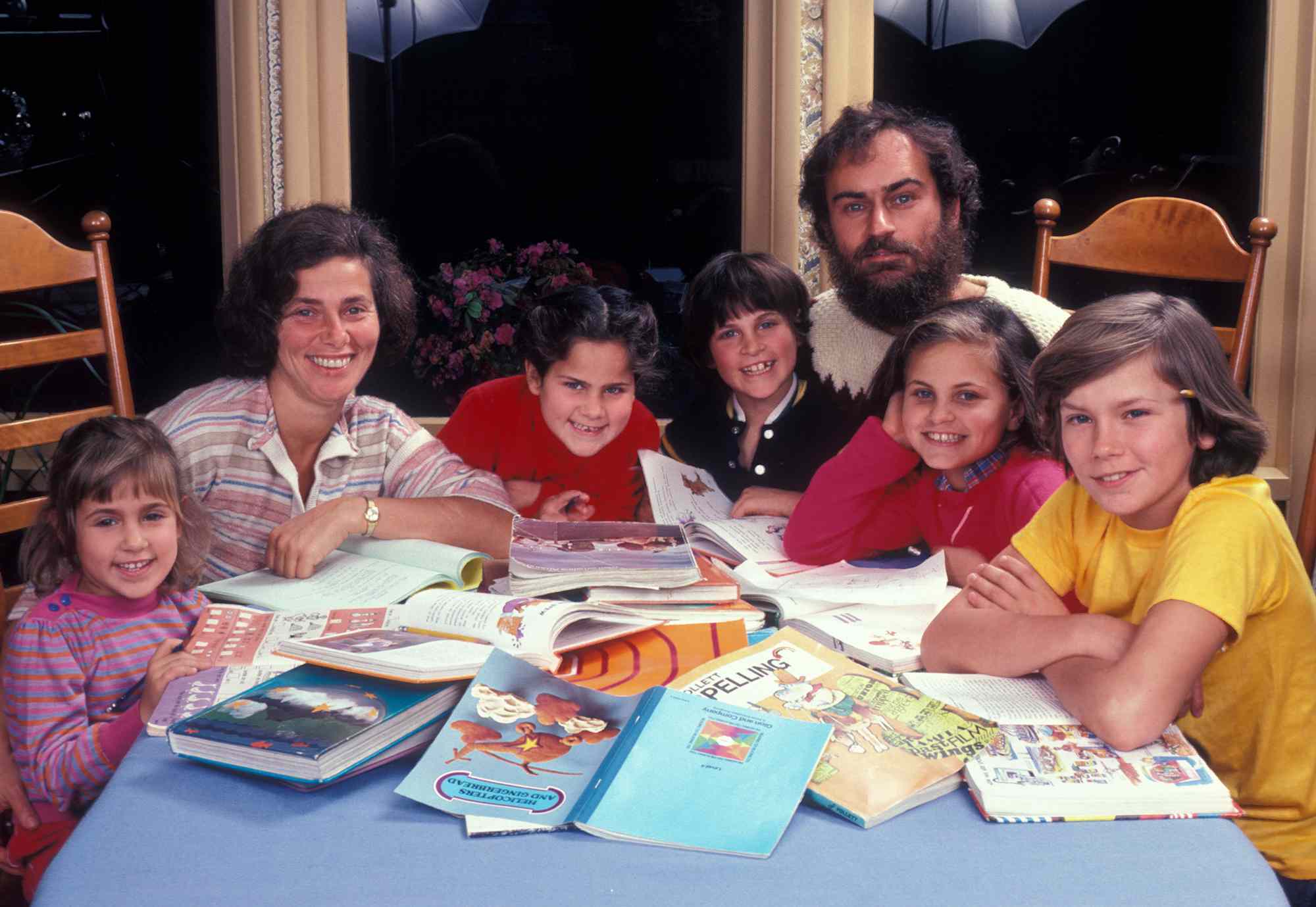 Summer Phoenix, Arlyn Phoenix, Rain Phoenix, Joaquin Phoenix, John Lee Phoenix, Liberty Phoenix and River Phoenix at home in Los Angeles, California, US, circa 1983.