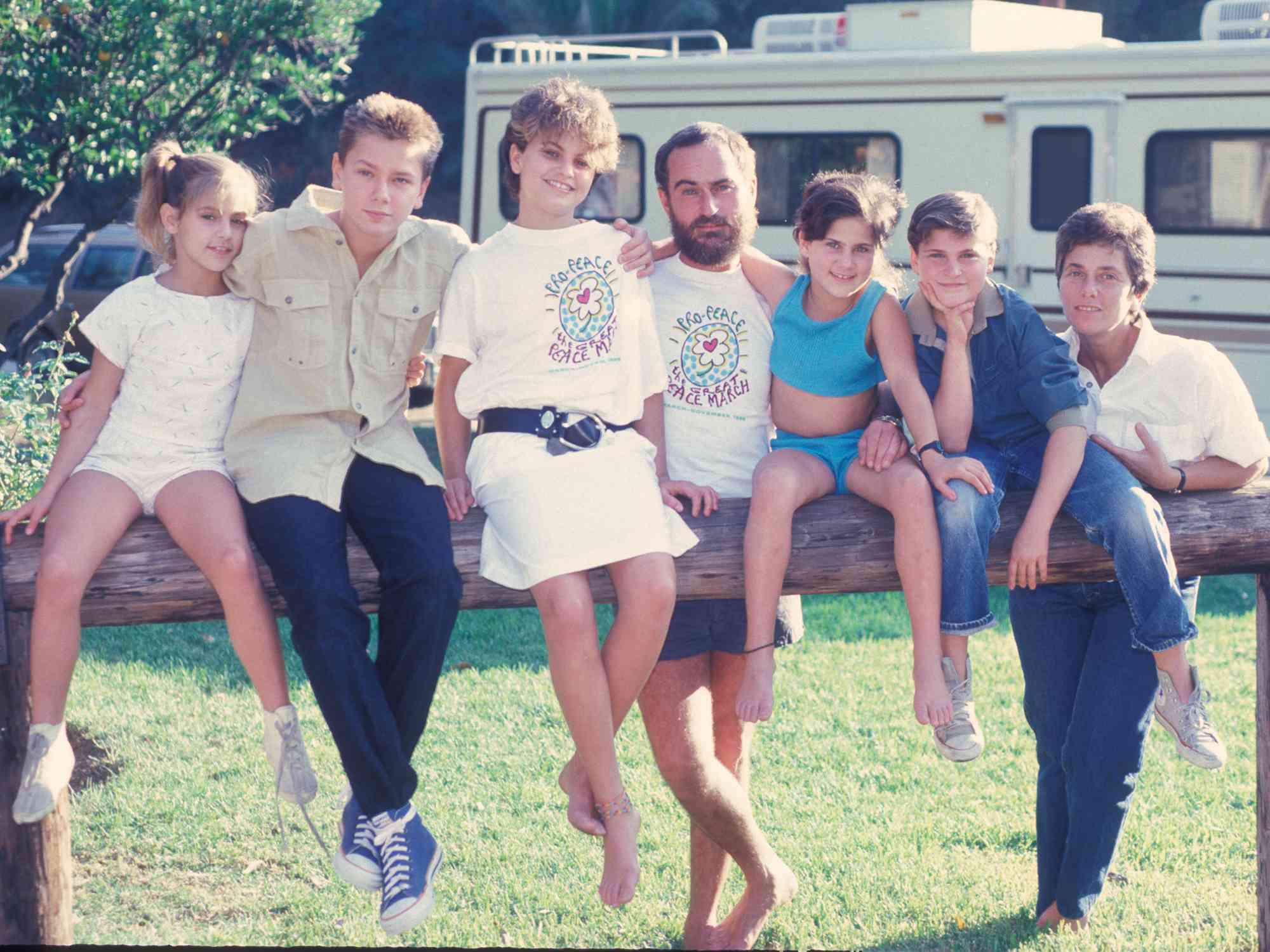 L-R Summer Phoenix, River Phoenix, Liberty Phoenix, John Lee Phoenix, Rain Phoenix, Joaquin Phoenix, Arlyn Phoenix at their home in Los Angeles, California, US, circa 1986. 