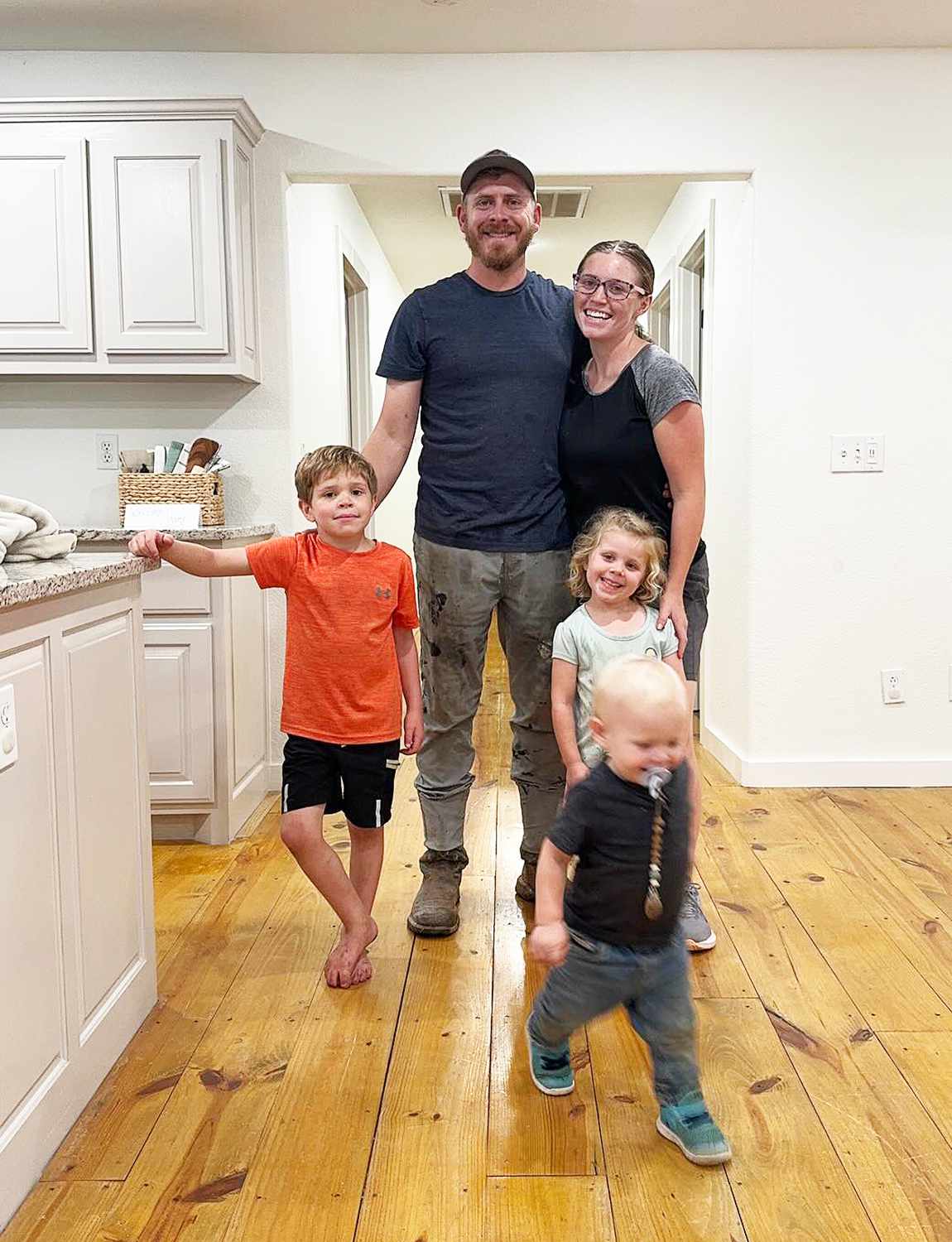 Joy Anna Duggar poses with family in old house