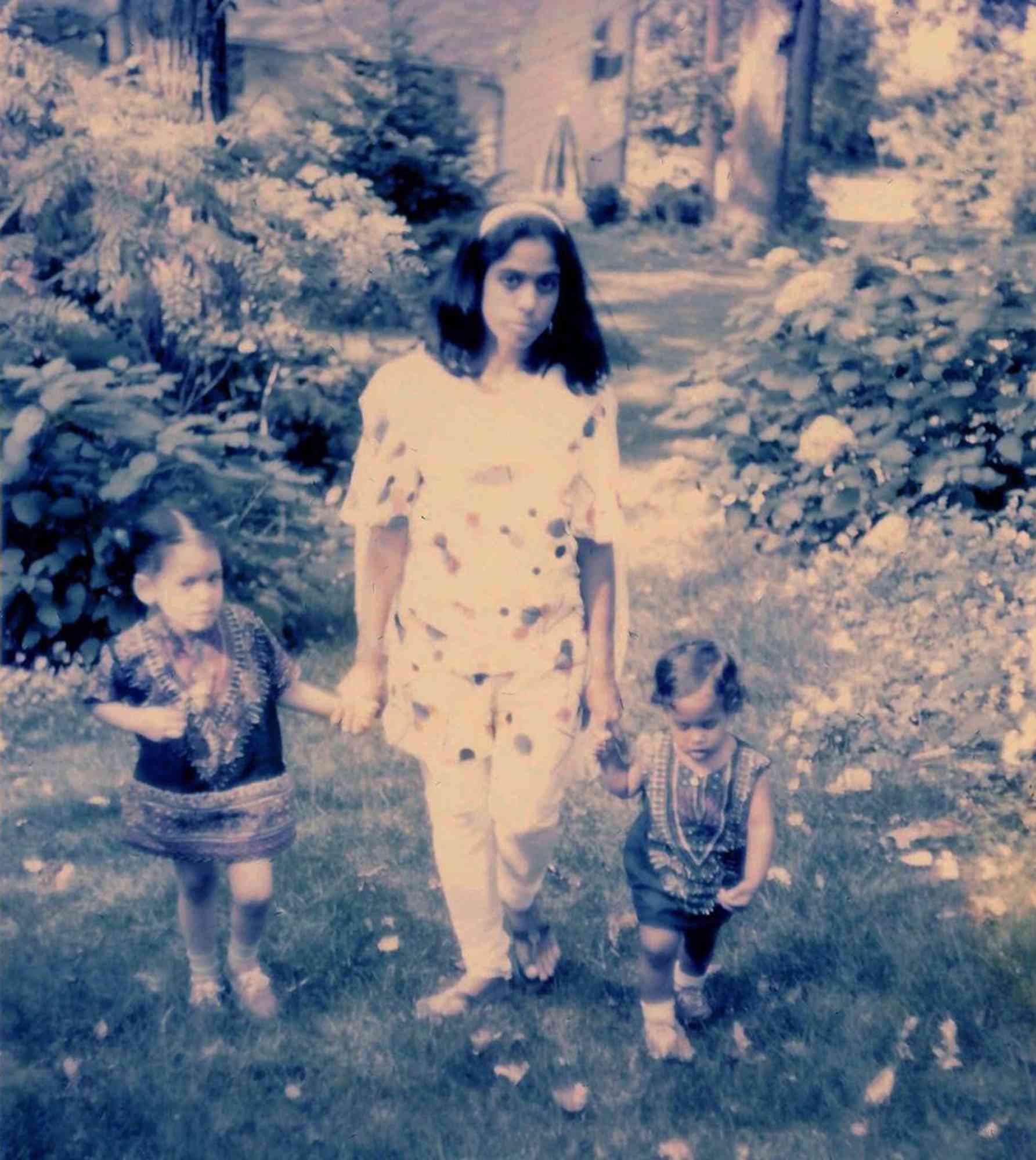 Kamala harris with her mom, Shyamala, and her sister Maya.