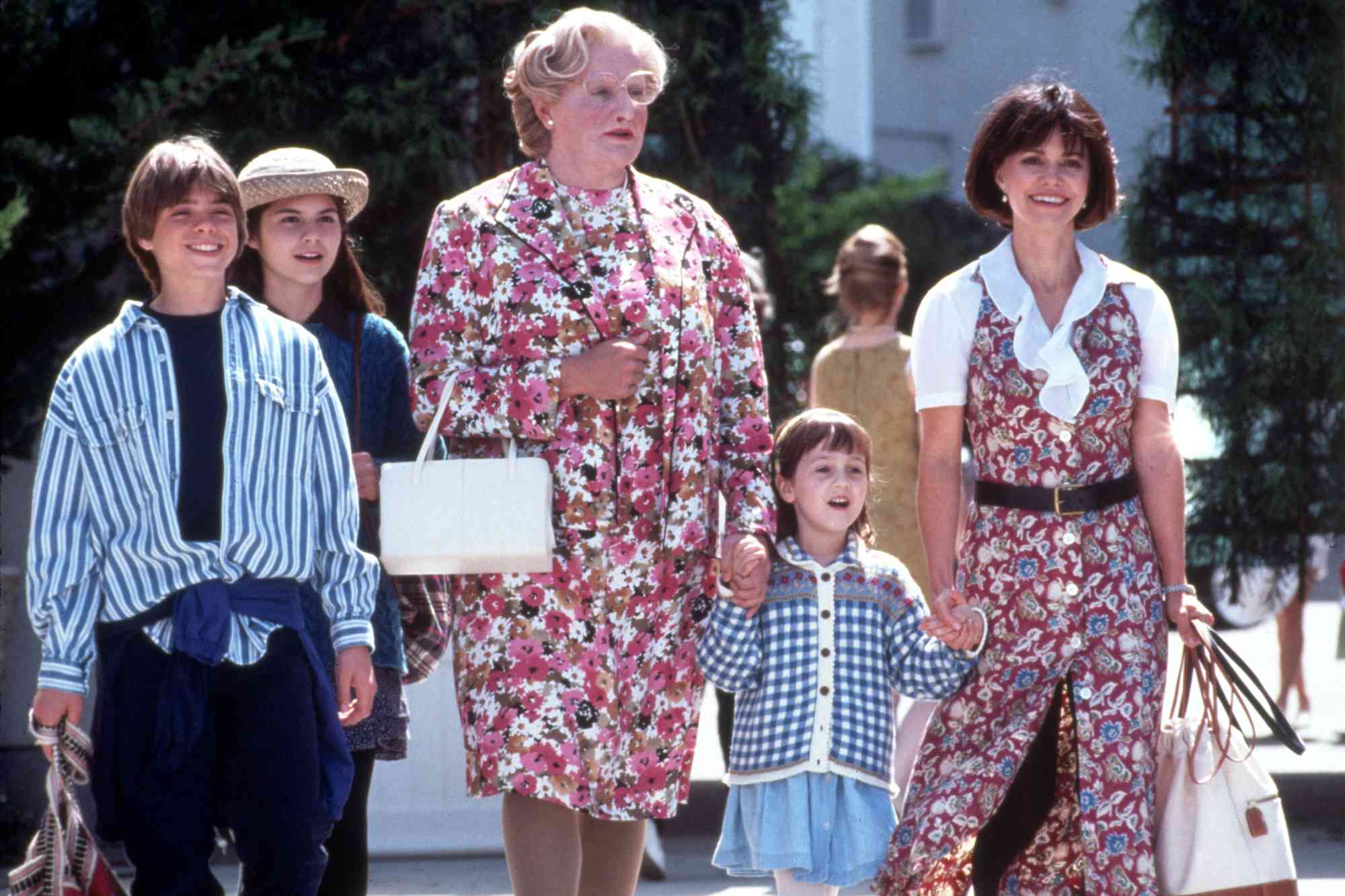 MRS. DOUBTFIRE - SALLY FIELD, LISA JAKUB, MATTHEW LAWRENCE, ROBIN WILLIAMS, MARA WILSON