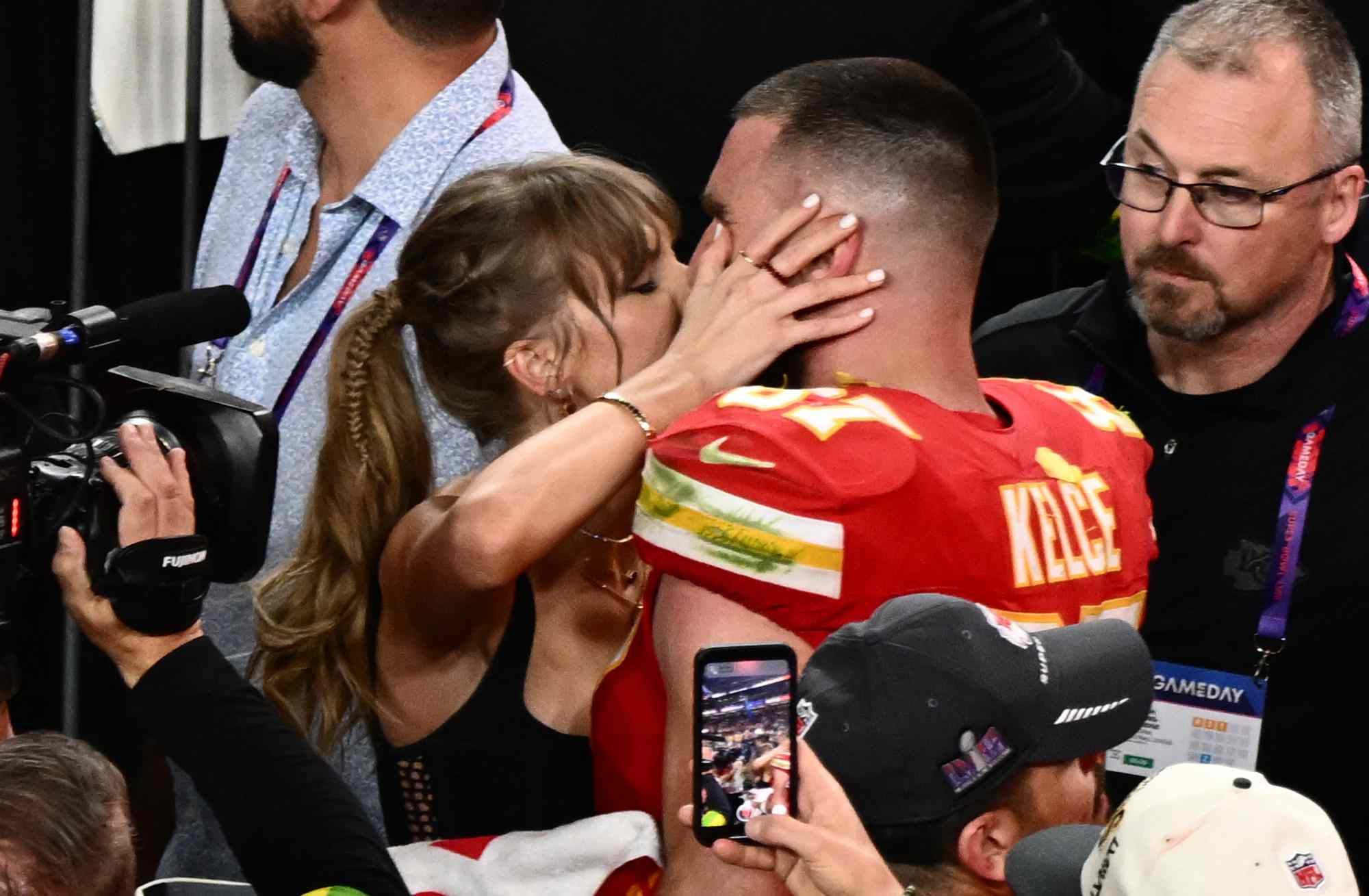 Taylor Swift kisses Kansas City Chiefs' tight end #87 Travis Kelce 