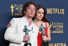 US actor Jeremy Allen White and actress Molly Gordon O poses with the awards for Outstanding Performance by a Male Actor in a Comedy Series (Allen WHite) and Outstanding Performance by an Ensemble in a Comedy Series for