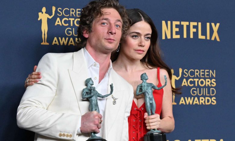 US actor Jeremy Allen White and actress Molly Gordon O poses with the awards for Outstanding Performance by a Male Actor in a Comedy Series (Allen WHite) and Outstanding Performance by an Ensemble in a Comedy Series for