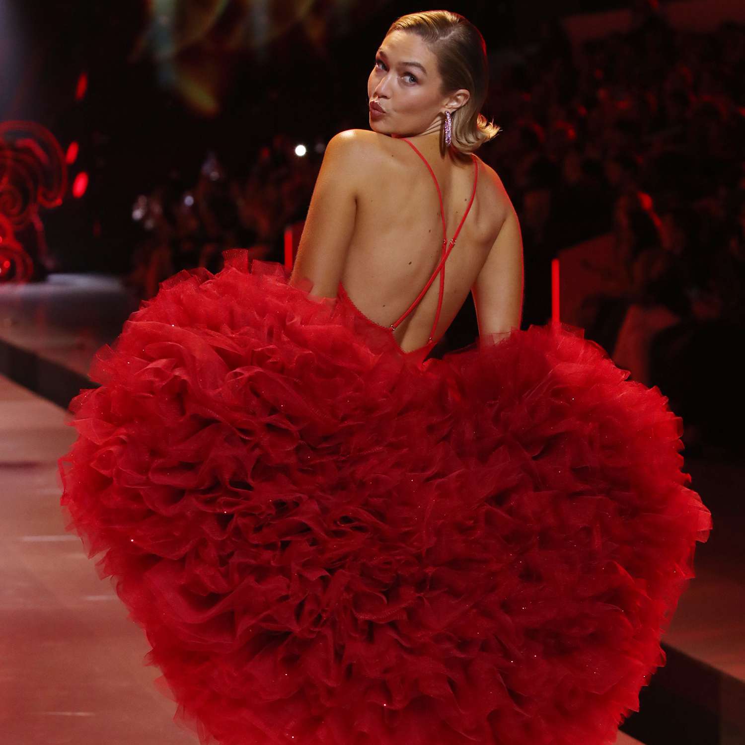 gigi hadid Victoria’s secret fashion show New York 10 15 24