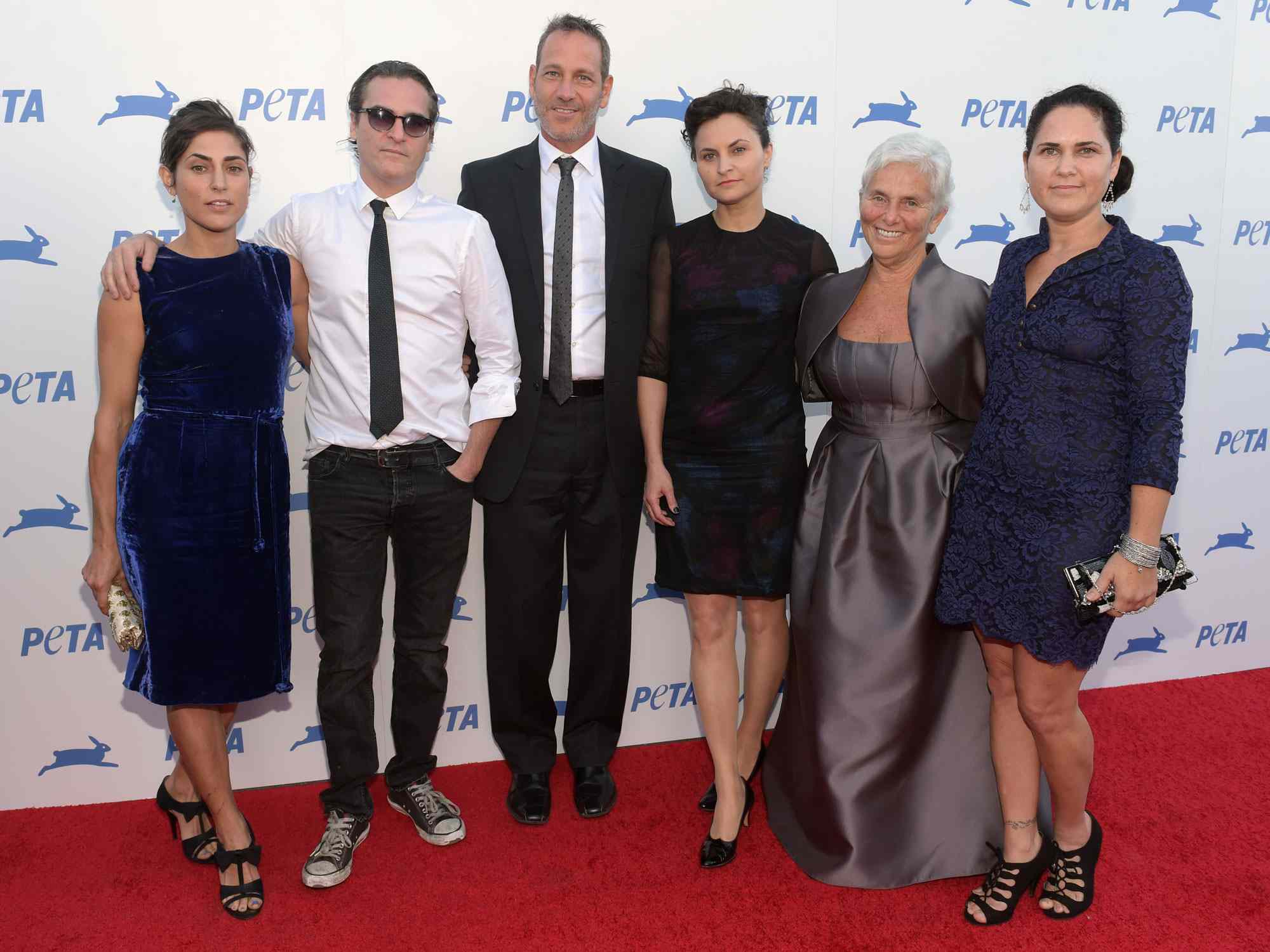 LOS ANGELES, CA - SEPTEMBER 30: (L-R) Actors Summer Phoenix , Joaquin Phoenix, Jeffrey Weisberg, actress Rain Phoenix, Arlyn Phoenix and actress Liberty Phoenix attend PETA's 35th Anniversary Party at Hollywood Palladium on September 30, 2015 in Los Angeles, California. (Photo by Jason Kempin/Getty Images for PETA)