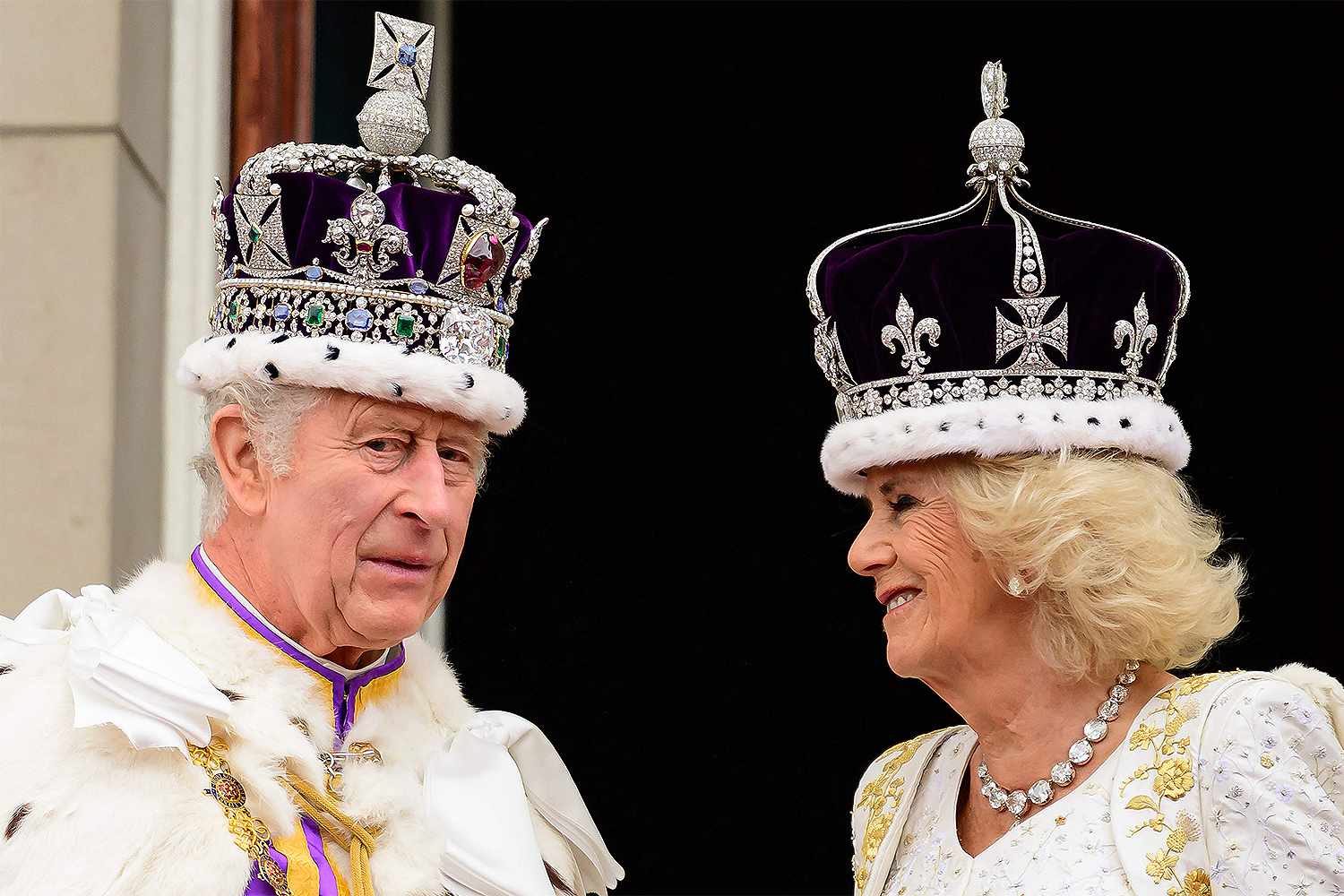 Britain's King Charles III and Queen Camilla stand on the Buckingham Palace balcony, in London, following their coronations, on May 6, 2023. - The set-piece coronation is the first in Britain in 70 years, and only the second in history to be televised. Charles will be the 40th reigning monarch to be crowned at the central London church since King William I in 1066. Outside the UK, he is also king of 14 other Commonwealth countries, including Australia, Canada and New Zealand. Camilla, his second wife, will be crowned queen alongside him, and be known as Queen Camilla after the ceremony.