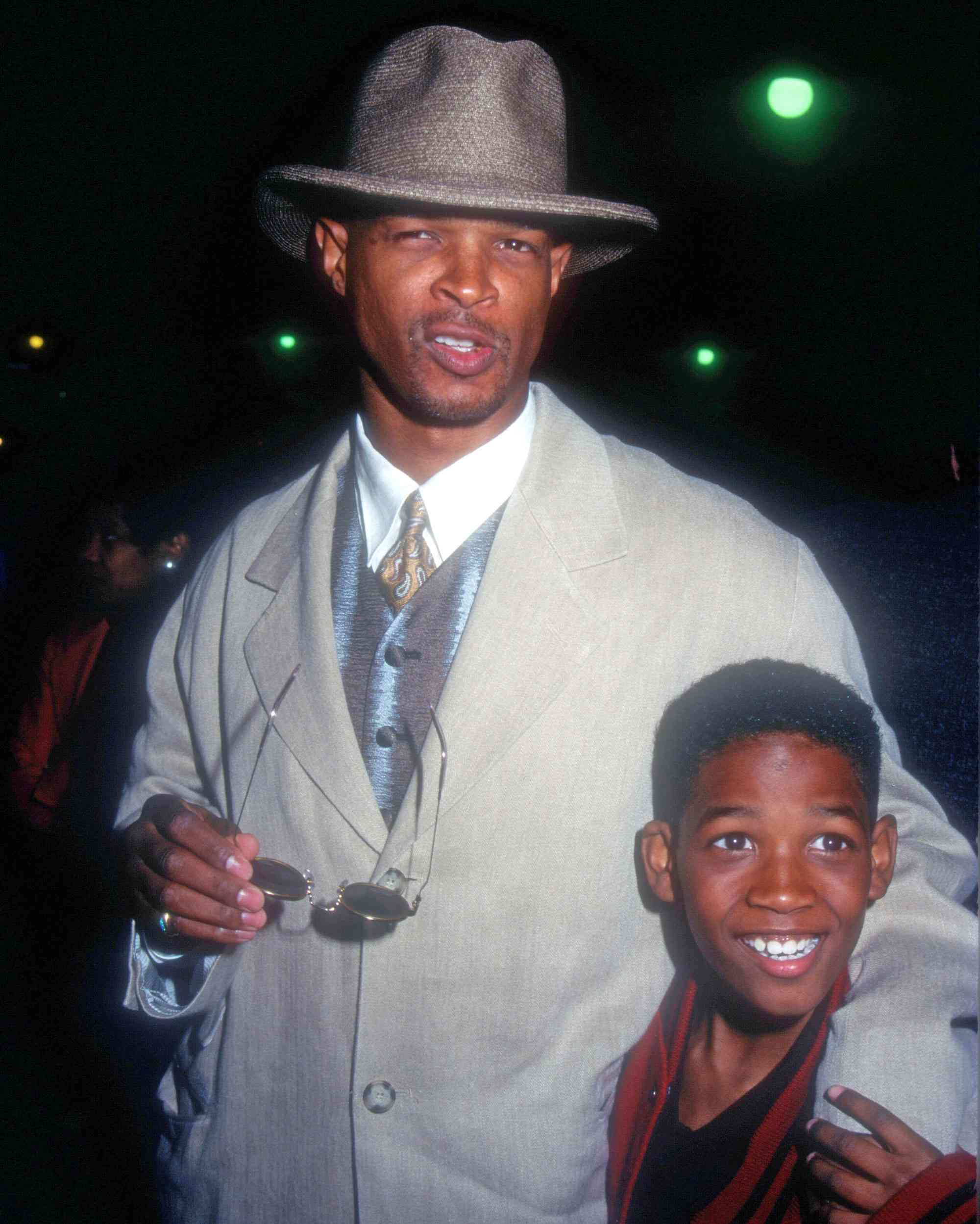 2AC68CY Century City, California, USA 22nd March 1995 Comedian Damon Wayans and son Michael Wayans attend Universal Pictures' 'Major Payne' Premiere on March 22, 1995 at Cineplex Odeon Century Plaza Cinemas in Century City, California, USA. Photo by Barry King/Alamy Stock Photo