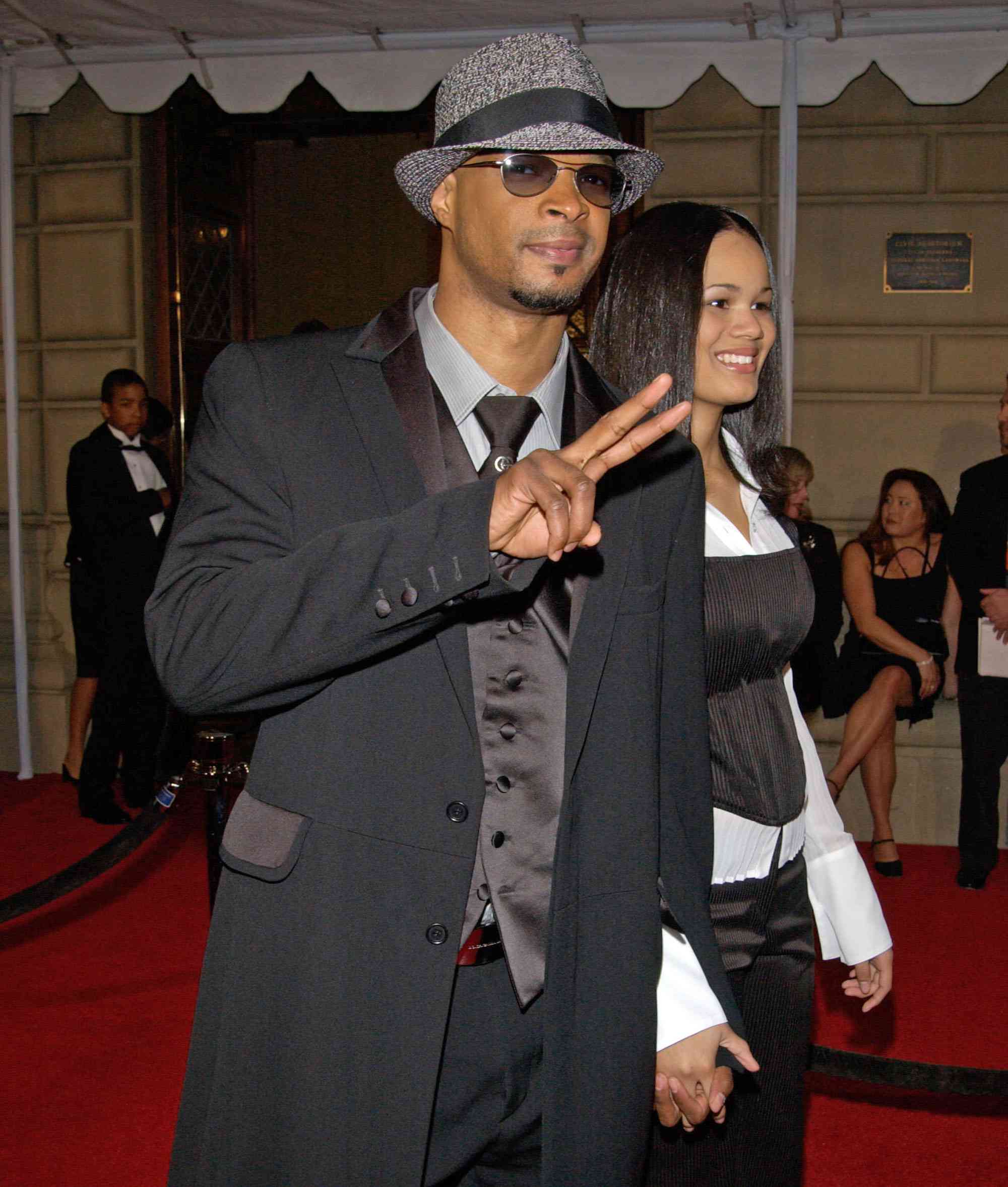 T3HRR4 LOS ANGELES, CA. January 13, 2002: Actor DAMON WAYANS and daughter at the 28th Annual People's Choice Awards in Pasadena. Â© Paul Smith/Featureflash