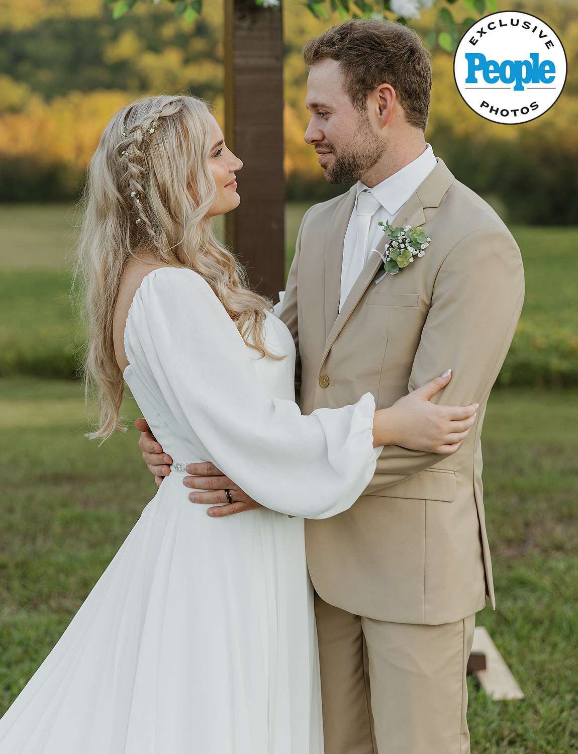 Jason Duggar Marries Maddie Grace in 'Breathtaking' Fall-Themed Mountain Wedding .